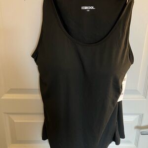 NWT 32 degrees tank with shelf bra black